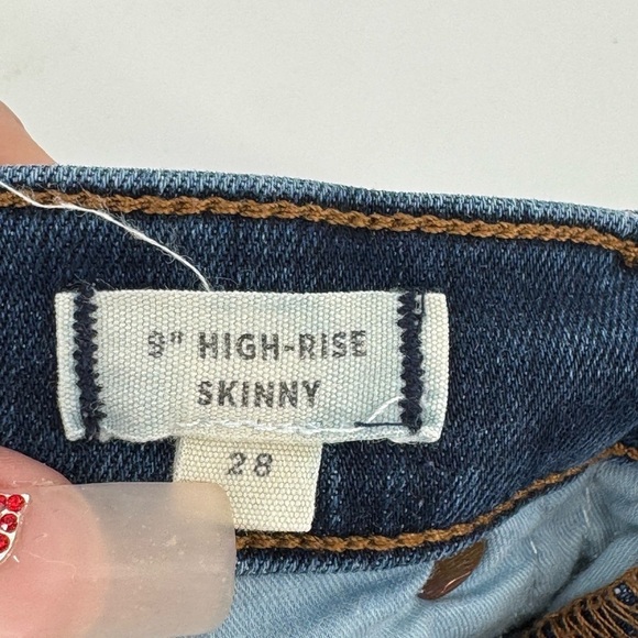 Madewell 9" Mid-Rise Skinny Jeans in Larkspur Wash: TENCEL™ Denim Edition - Picture 6 of 14